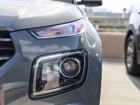 Used 2020 Hyundai Venue SEL FWD image 5
