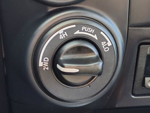 Used 2024 Nissan Titan SV w/ SV Convenience Package image 22