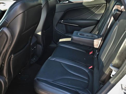 Used 2017 Lincoln MKC Reserve FWD image 17