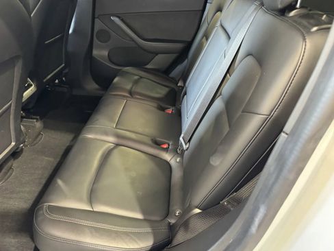 Used 2021 Tesla Model Y Long Range image 11