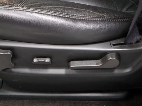 Used 2011 Chevrolet Suburban LT image 24