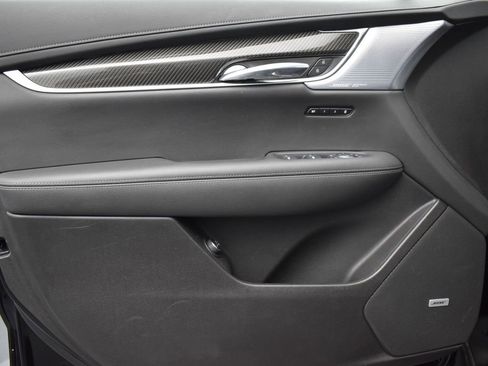 Used 2023 Cadillac XT6 Sport w/ Technology Package image 9