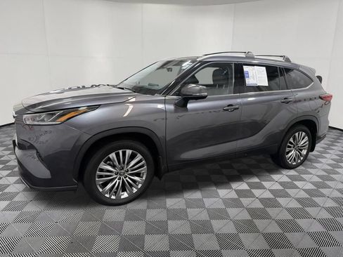 Used 2023 Toyota Highlander Platinum AWD/4WD image 4