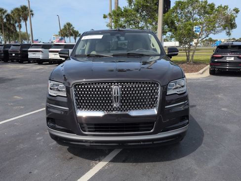 Certified 2024 Lincoln Navigator L Reserve AWD/4WD image 9