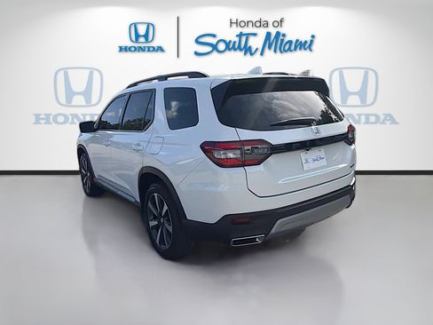 Used 2023 Honda Pilot Touring image 5