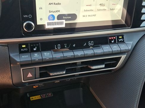 Used 2026 Toyota Camry SE w/ Convenience Package FWD image 15