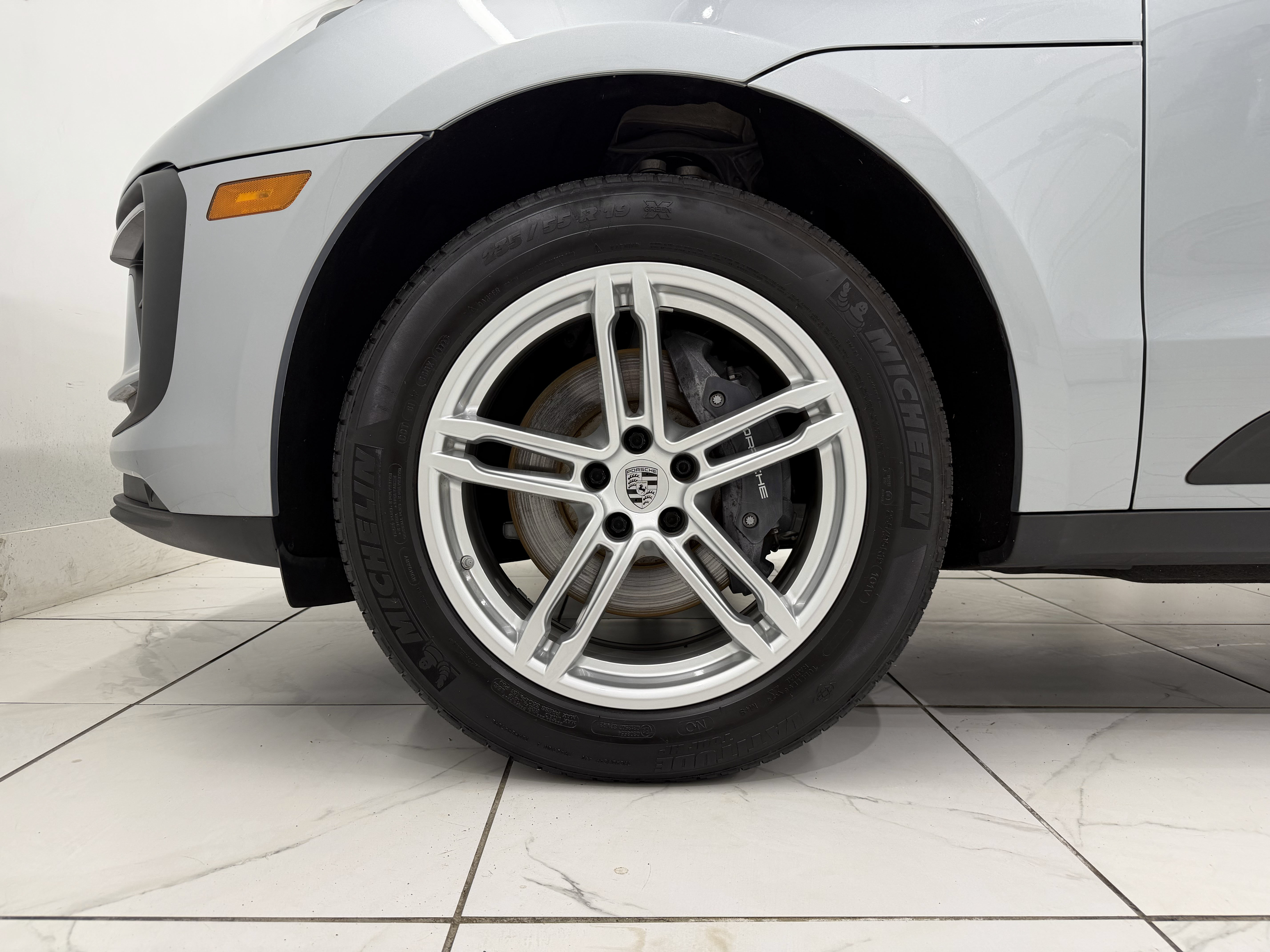 Used 2022 Porsche Macan AWD/4WD image 16