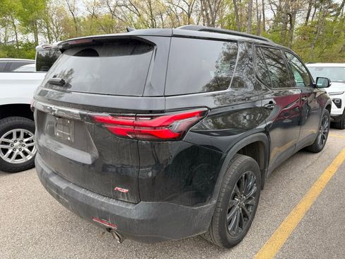 Used 2023 Chevrolet Traverse RS w/ LPO, Floor Liner Package AWD/4WD image 2