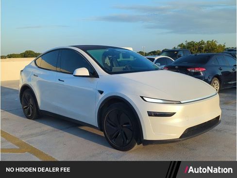 Used 2026 Tesla Model Y Long Range AWD/4WD image 1