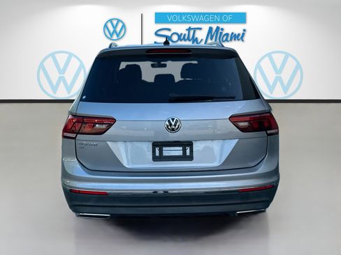 Used 2021 Volkswagen Tiguan SE w/ Panoramic Sunroof Package image 5