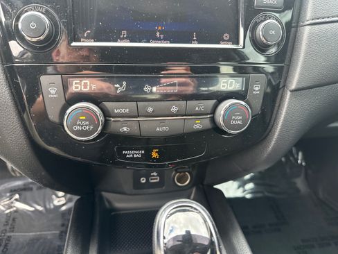 Used 2019 Nissan Rogue SV FWD image 30