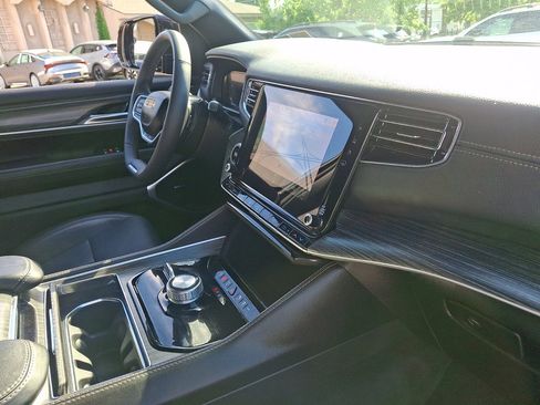 Used 2024 Jeep Wagoneer L Series II w/ Flexible Seating Group AWD/4WD image 12
