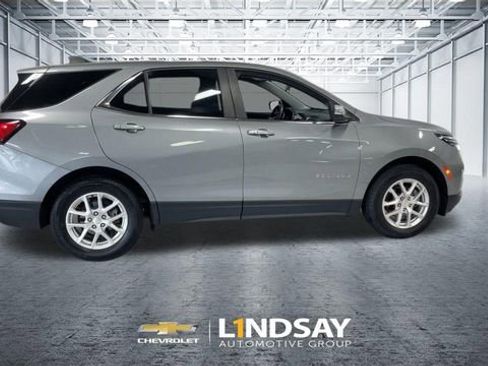 Used 2023 Chevrolet Equinox LT image 2