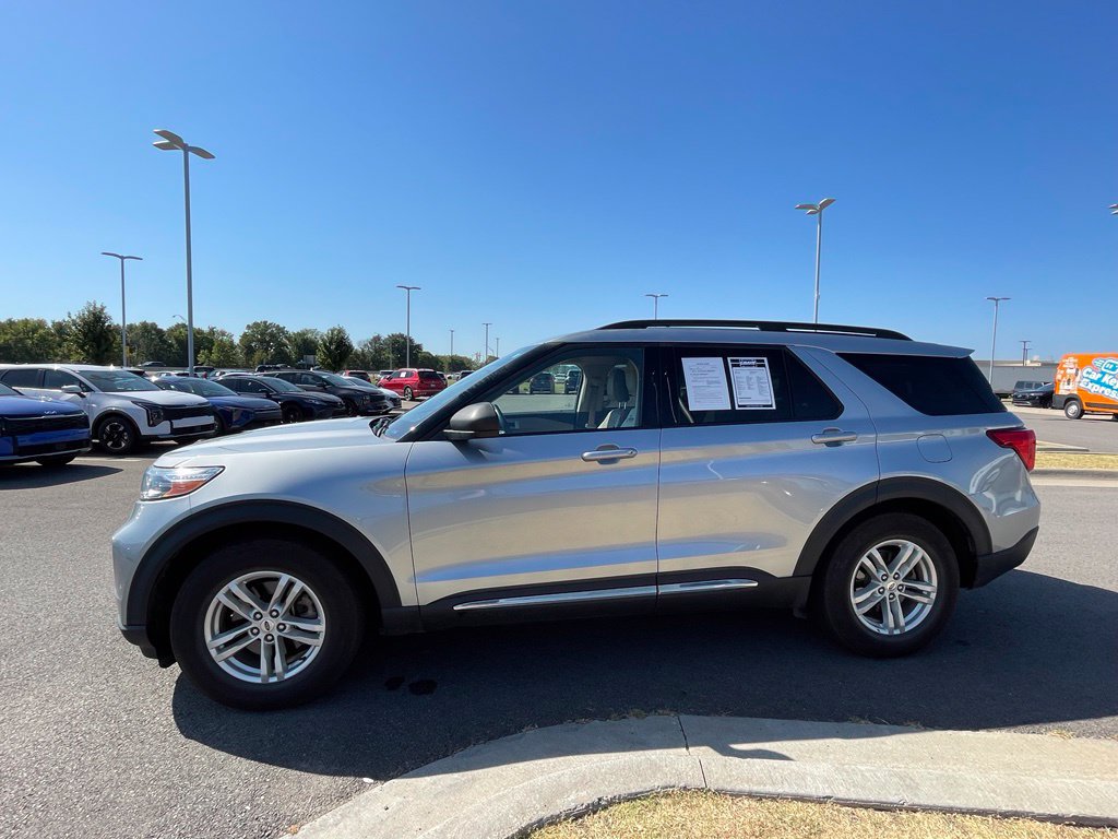 Used 2023 Ford Explorer XLT w/ Equipment Group 202A RWD image 4