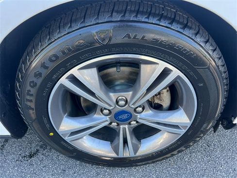 Used 2018 Ford Focus SE w/ SE Appearance Package image 12