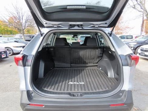 Used 2022 Toyota RAV4 LE image 11