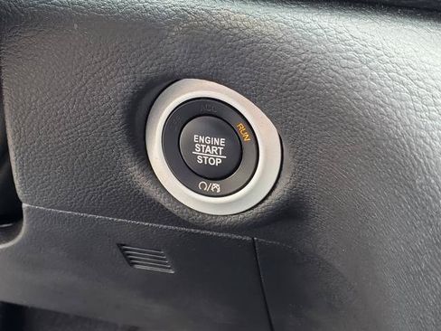 Used 2022 Chrysler Pacifica Touring-L w/ Uconnect Theater Family Group FWD image 14