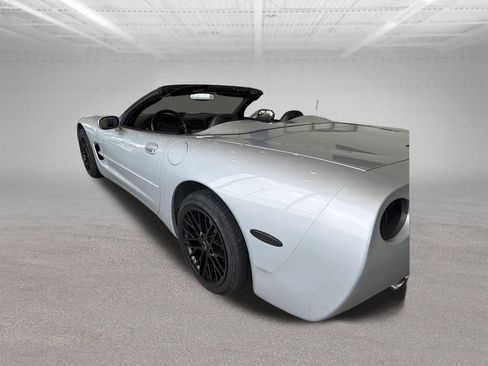 Used 2000 Chevrolet Corvette Convertible w/ Memory Pkg RWD image 6