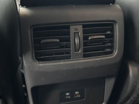 Used 2023 Nissan Rogue SV w/ SV Premium Package image 32