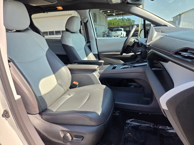 Used 2023 Toyota Sienna XSE w/ XSE Plus Package AWD/4WD image 17