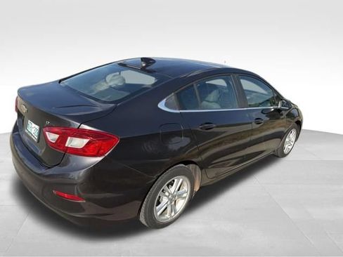Used 2017 Chevrolet Cruze LT FWD image 3