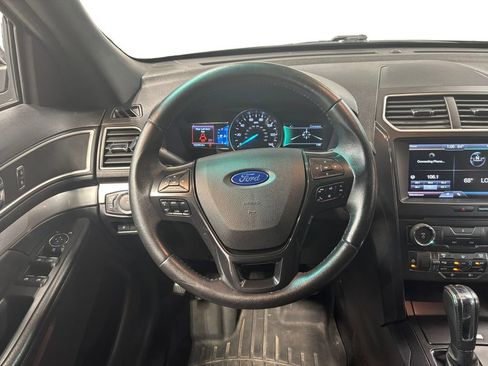 Used 2016 Ford Explorer XLT w/ Equipment Group 201A AWD/4WD image 12