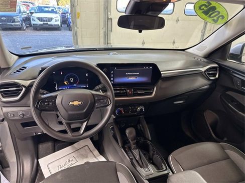Used 2025 Chevrolet TrailBlazer LT image 7