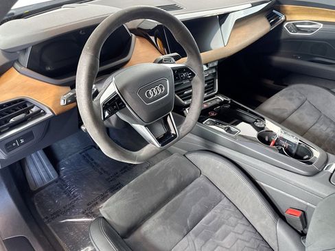 Used 2022 Audi e-tron GT Premium Plus image 9