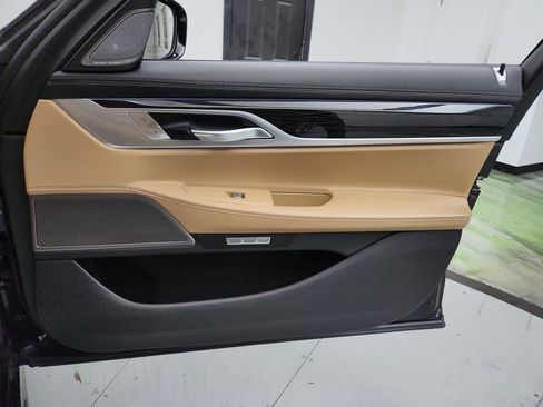 Used 2017 BMW 740i image 29