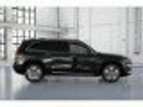 New 2025 Mercedes-Benz GLB 250 image 2