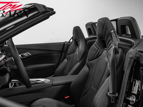 Used 2025 BMW Z4 M40i w/ Edition image 32