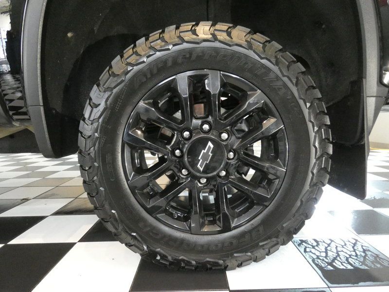 Used 2025 Chevrolet Silverado 2500 High Country w/ Midnight Edition AWD/4WD image 7