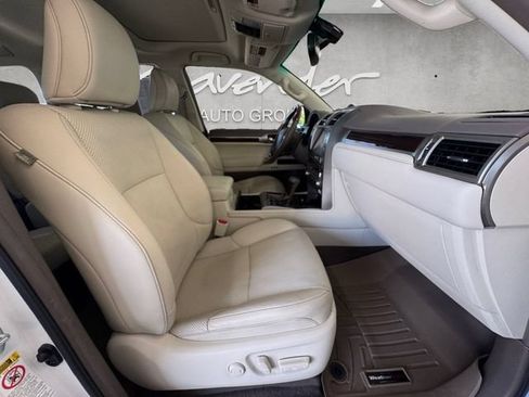 Used 2017 Lexus GX 460 Luxury w/ Preferred Accessory Package AWD/4WD image 24