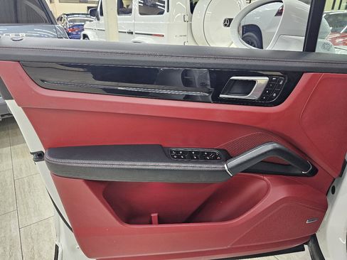 Used 2020 Porsche Cayenne E-Hybrid image 42