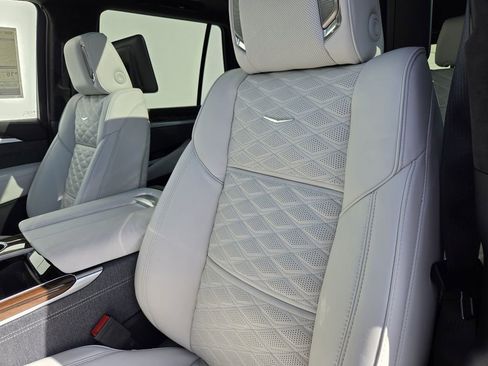 New 2026 Cadillac Escalade Platinum Sport AWD/4WD image 17
