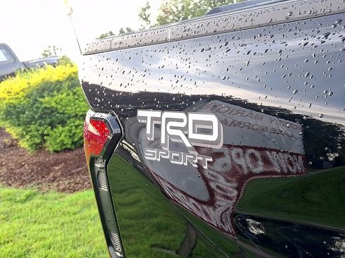 Used 2025 Toyota Tacoma TRD Sport AWD/4WD image 32