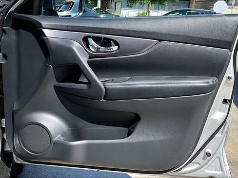 Used 2015 Nissan Rogue S FWD image 27