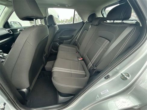 Used 2023 Hyundai Venue SEL image 13