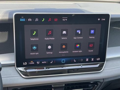 Used 2026 Volkswagen Tiguan SE w/ Panoramic Sunroof Package FWD image 12