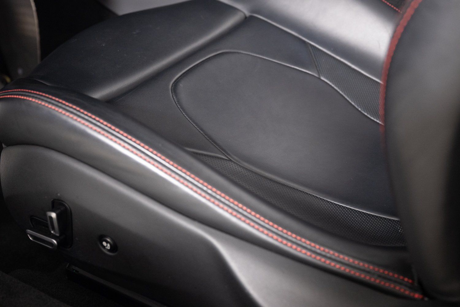 Used 2019 Ferrari Portofino RWD image 51