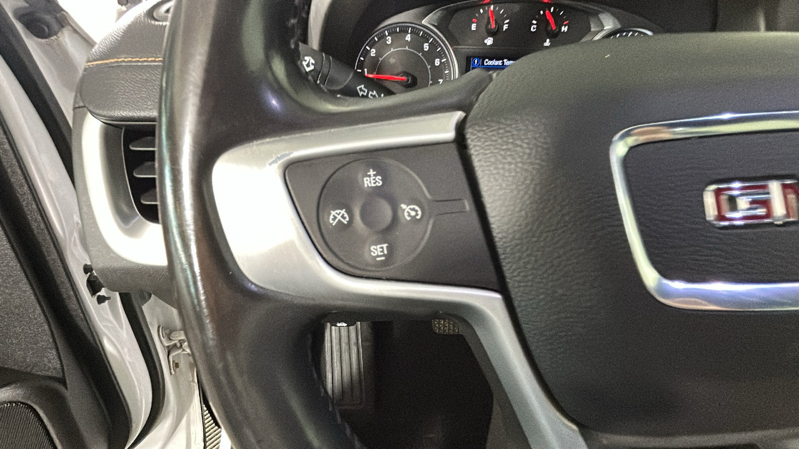 Used 2019 GMC Terrain SLE w/ Driver Convenience Package AWD/4WD image 19