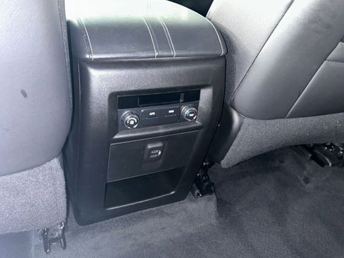 Used 2023 Chevrolet Traverse LT image 38