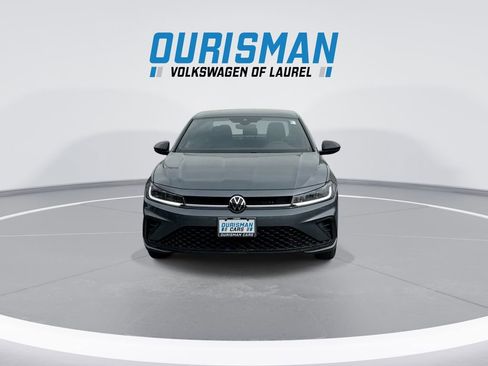 Used 2025 Volkswagen Jetta Sport FWD image 3