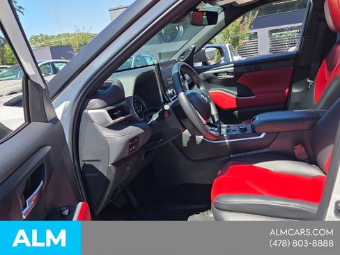 Used 2024 Toyota Highlander Limited AWD/4WD image 12