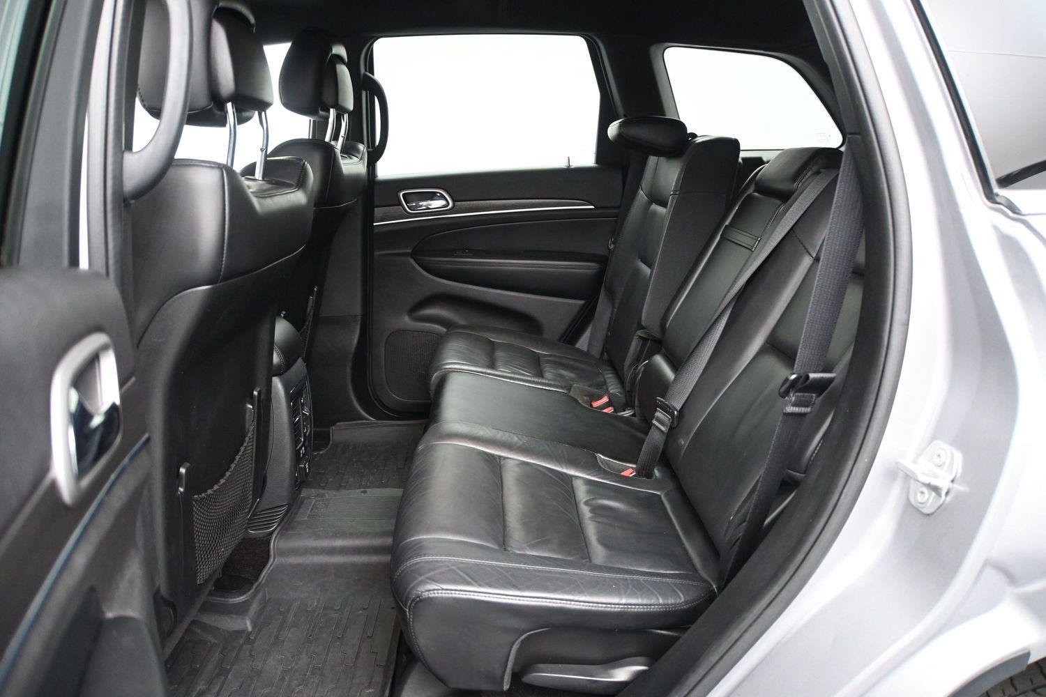 Used 2018 Jeep Grand Cherokee Limited AWD/4WD image 9