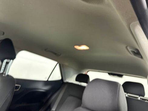 Used 2025 Hyundai Venue SE image 12