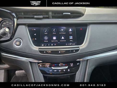 Used 2020 Cadillac XT5 Premium Luxury FWD image 2