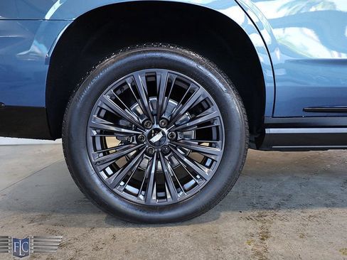 Used 2025 Cadillac Escalade Sport Platinum w/ LPO, ONYX Package image 47