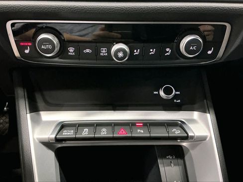 Used 2025 Audi Q3 2.0T Premium image 33