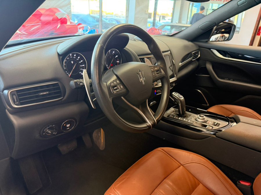 Used 2023 Maserati Levante GT AWD/4WD image 23